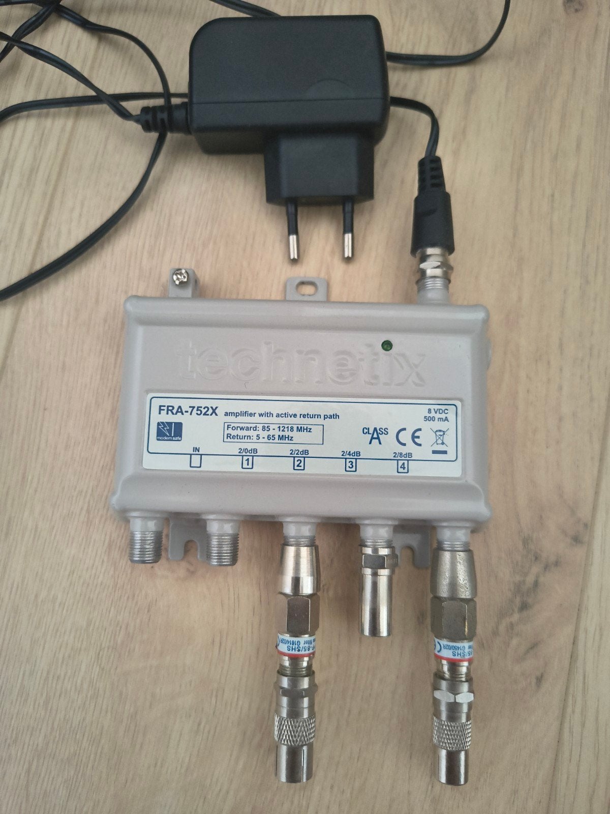 Technetix FRA-752x versterker met actieve retourweg, Ophalen of Verzenden, Zo goed als nieuw, Minder dan 2 meter, Overige kabels