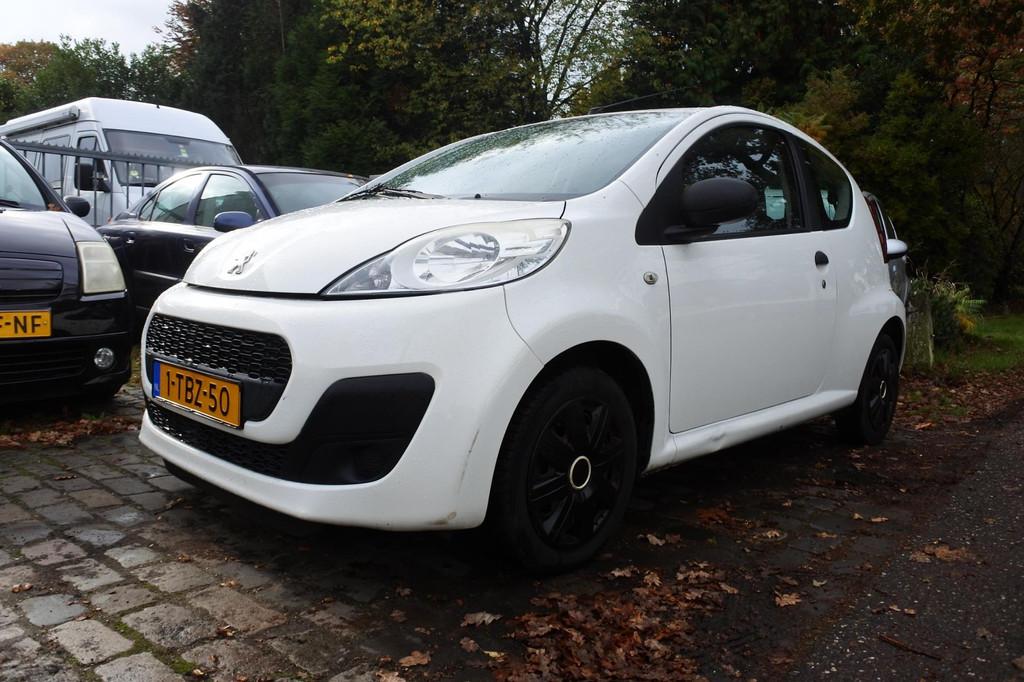 Peugeot 107 1.0 Access 191 dkm apk 24-3-2027, Voorwielaandrijving, Euro 5, Stof, Gebruikt