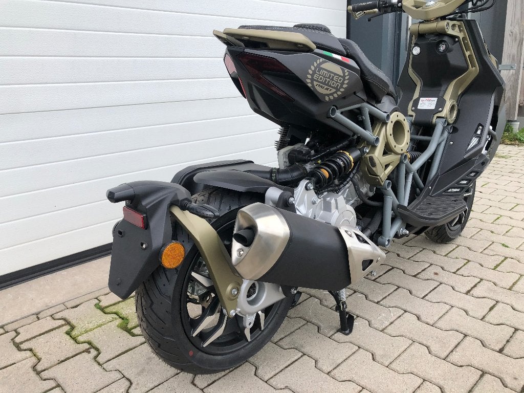 Foto 11 van Limited Edition Italjet Dragster 200 - Nr.182/499 Nieuw 0km