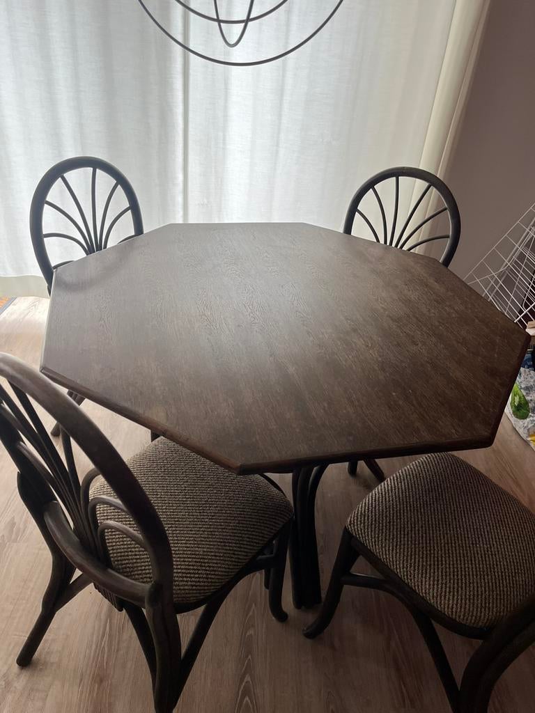 Rotan tafel met 4 stoelen gratis, Huis en Inrichting, Ophalen, Zo goed als nieuw, 4 tot 6 stoelen