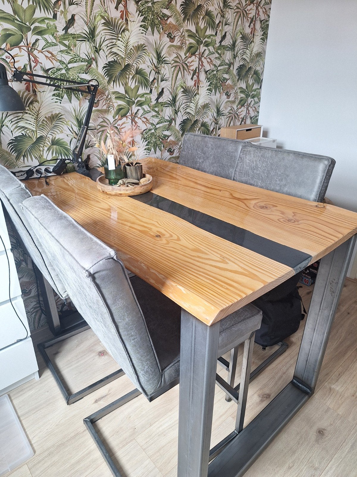 Unieke handgemaakte rivertafel met epoxy en hout + stoelen, Huis en Inrichting, Tafels | Eettafels, Ophalen, 100 tot 150 cm, 50 tot 100 cm