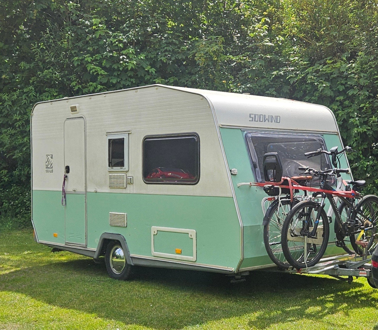 Knaus Südwind 395 met Voortent, Dwarsbed, Treinzit, Fietsenrek, Particulier