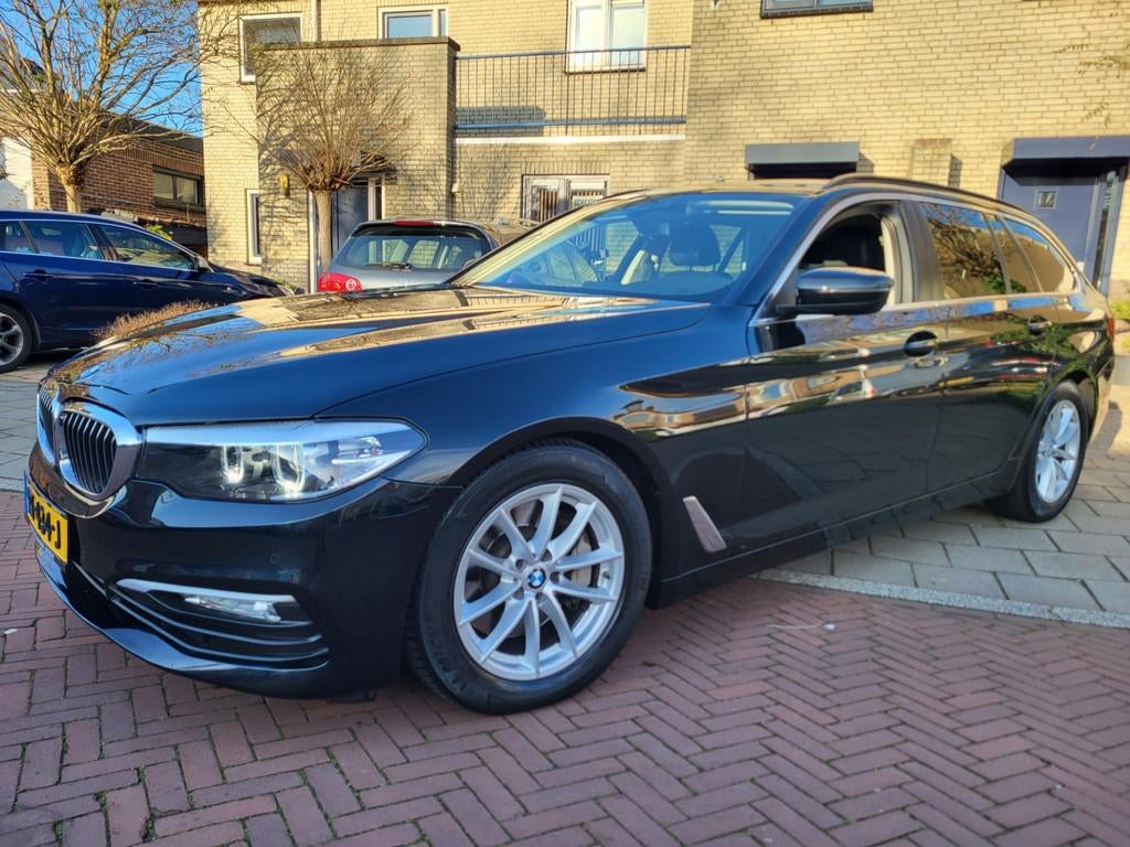 BMW 5-serie Touring 530i Executive, Achterwielaandrijving, 4 cilinders, Zwart, 93 €/maand
