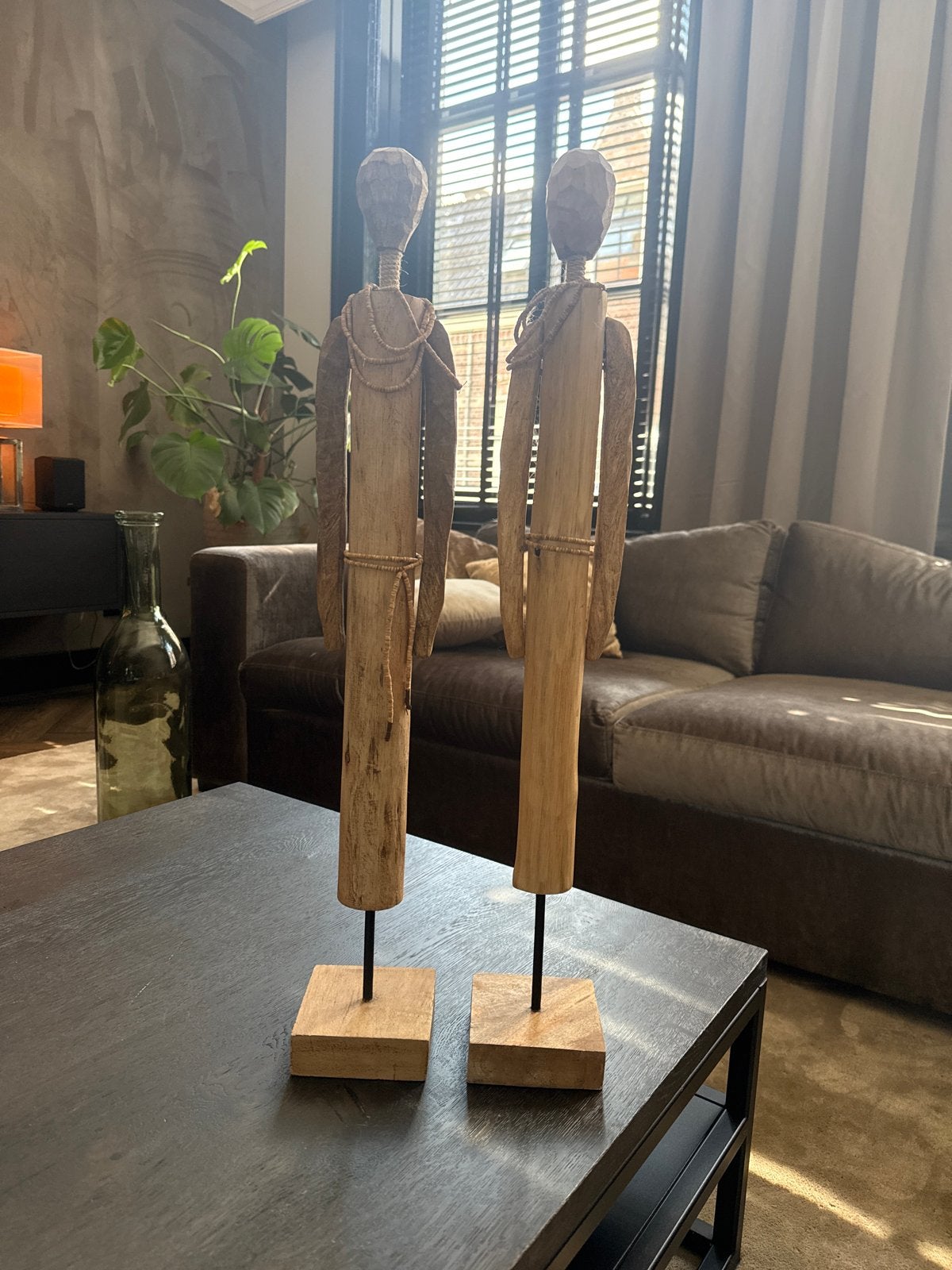 Set van 2 handgemaakte houten beelden op sokkel, Ophalen, Overige onderwerpen, 50 - 100 cm, Handgemaakt