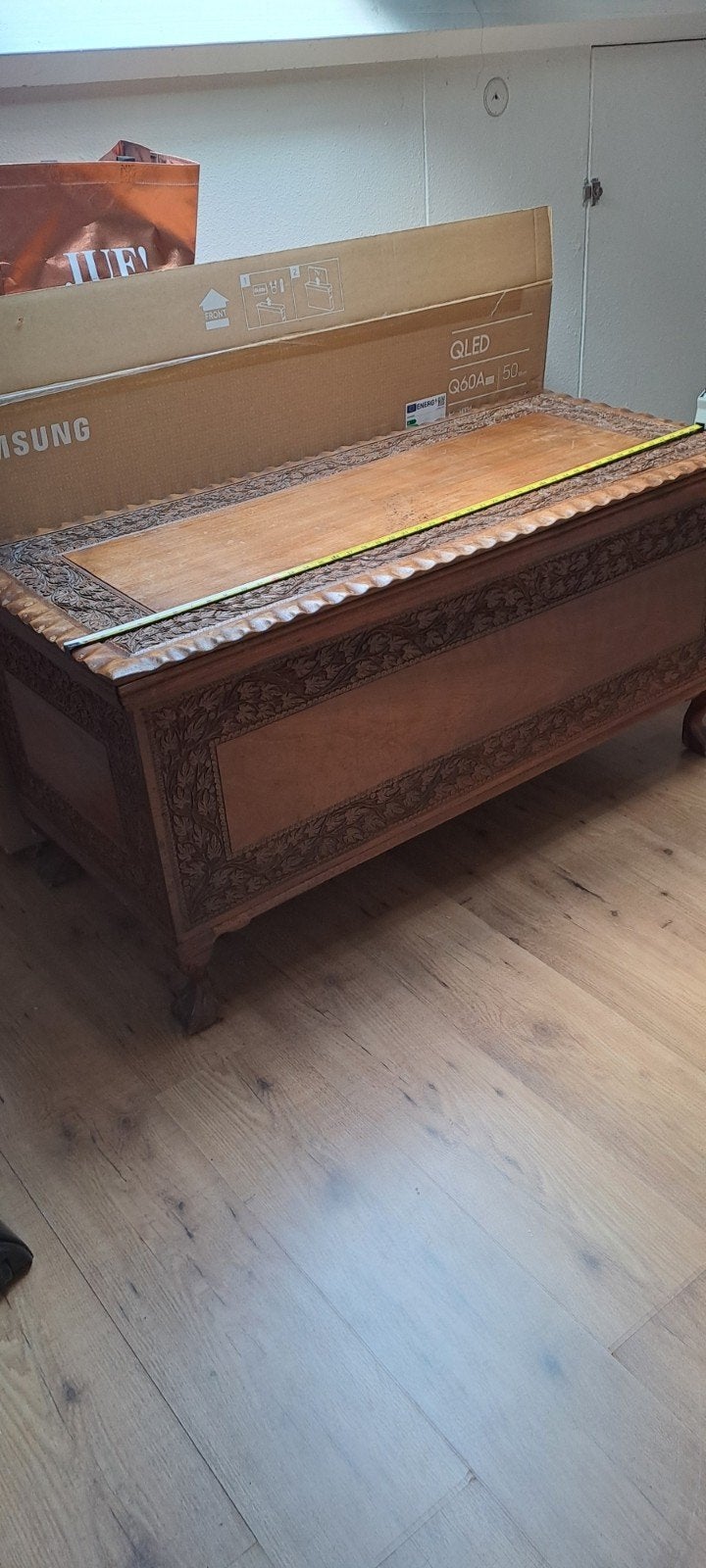 Antieke dekenkist met handgesneden houtsnijwerk, Antiek en Kunst, Ophalen