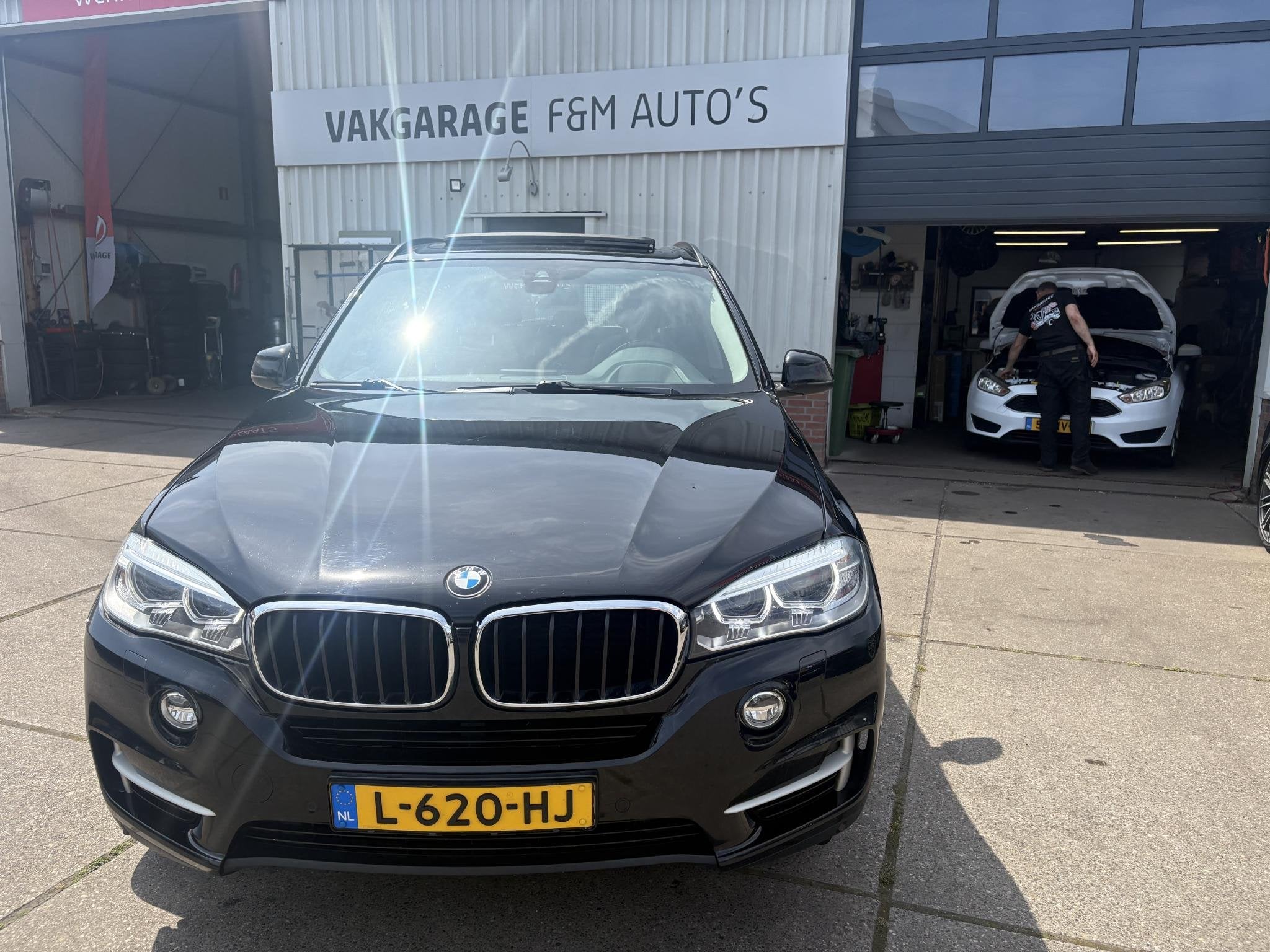 BMW X5 sDrive25d Clima, cruise, HUD, stoelverwarming, H&K, Auto's, 4 cilinders, 241 €/maand, Zwart, 218 pk