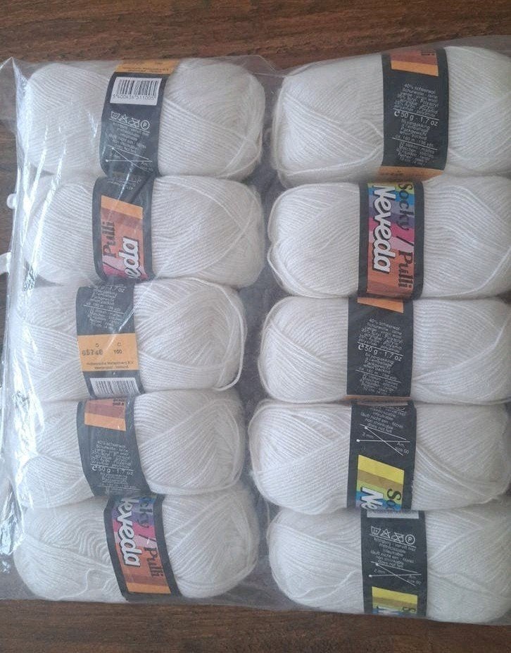 Pakket Neveda Sock Pulli sokkenwol - 10 bollen wit, Ophalen of Verzenden, Nieuw, Breien of Haken, Wol of Garen