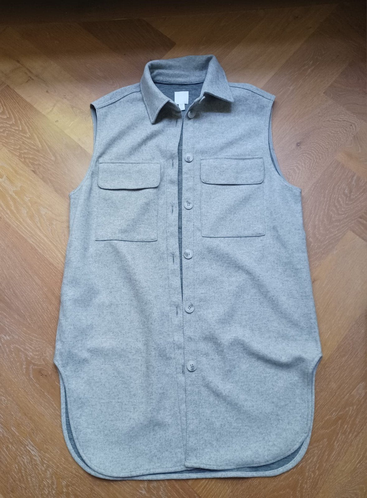 H&M Lang Grijs Mouwloos Vest Maat M - Niet Gedragen, Kleding | Dames, Bodywarmers, Maat 38/40 (M), H&M, Nieuw, Ophalen of Verzenden