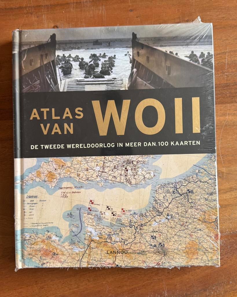 Atlas van WO2–De Tweede Wereldoorlog in meer dan 100 kaarten, Overige atlassen, Ophalen of Verzenden, Zo goed als nieuw, 1800 tot 2000