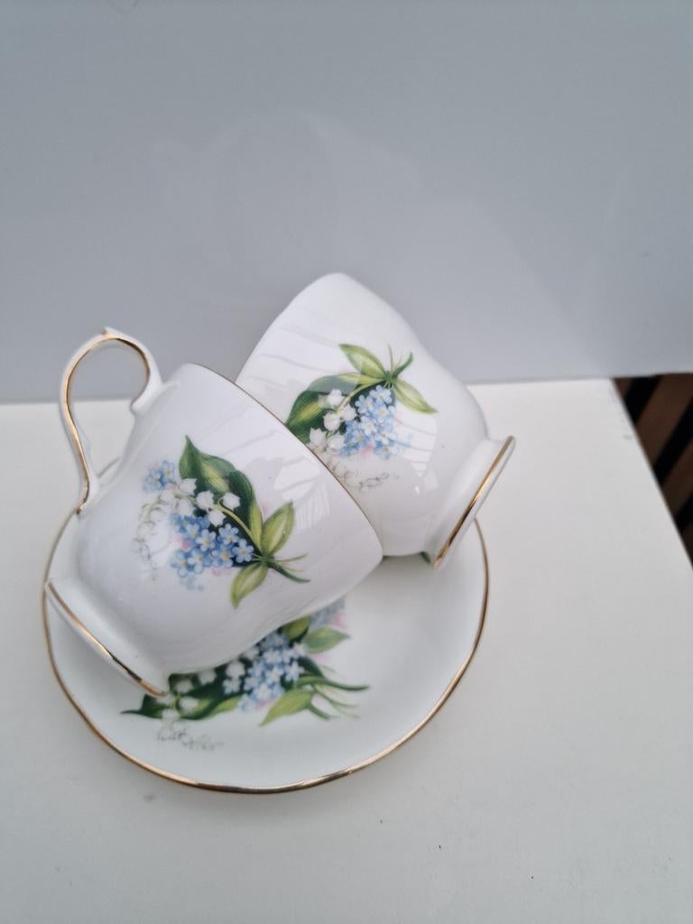 Royal Winchester Lily of the Valley kop en schotel paar, Antiek en Kunst, Antiek | Servies los, Ophalen of Verzenden