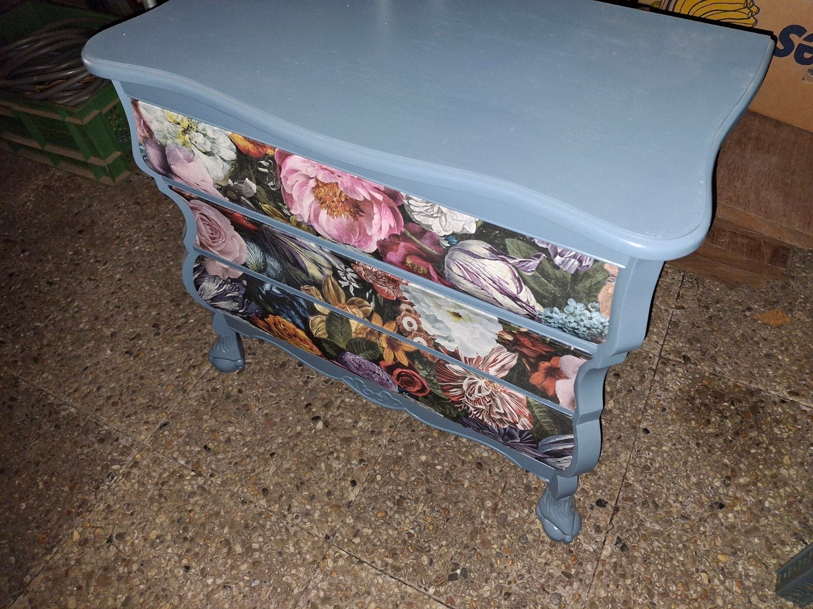 buikkastje met bloemmotief en sierlijke poten, Ophalen, Vintage, Romantisch, Eclectisch, Gebruikt, 1 of 2 laden