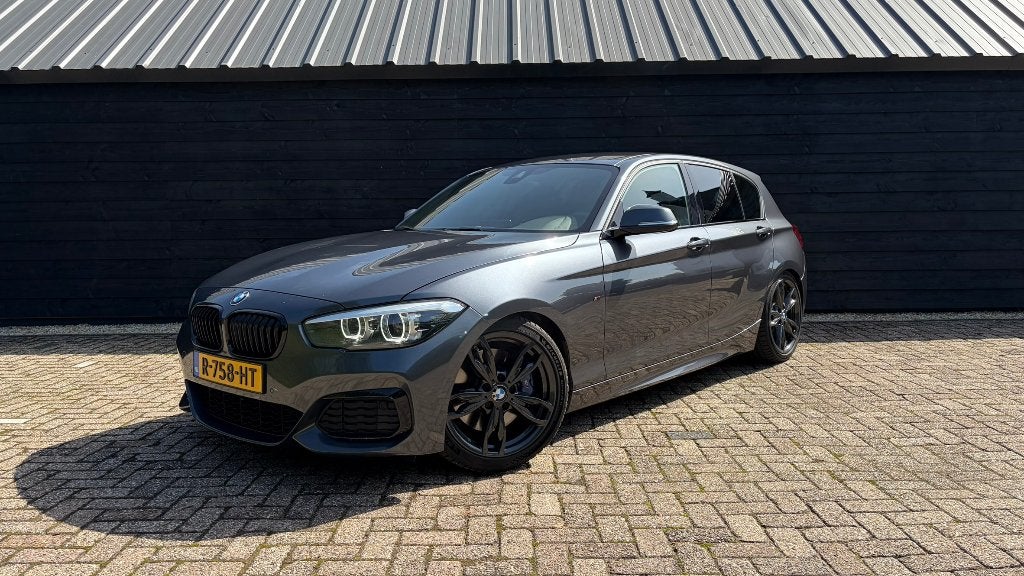 BMW M140i LCi2 | RWD | Carplay | Harman Kardon | PDC |, Dealer onderhouden, Achterwielaandrijving, Zwart, Alcantara