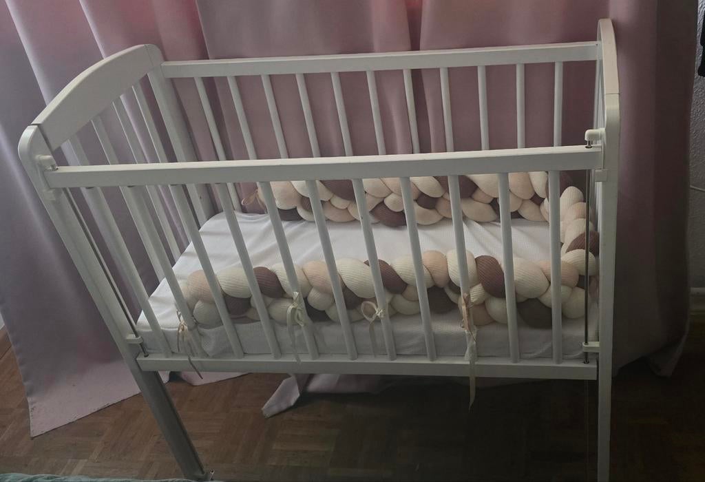 Mooie witte co-sleeper / aanschuifbedje met accessoires, Kinderen en Baby's, Babywiegjes en Ledikanten, Ophalen, Gebruikt, Ledikant