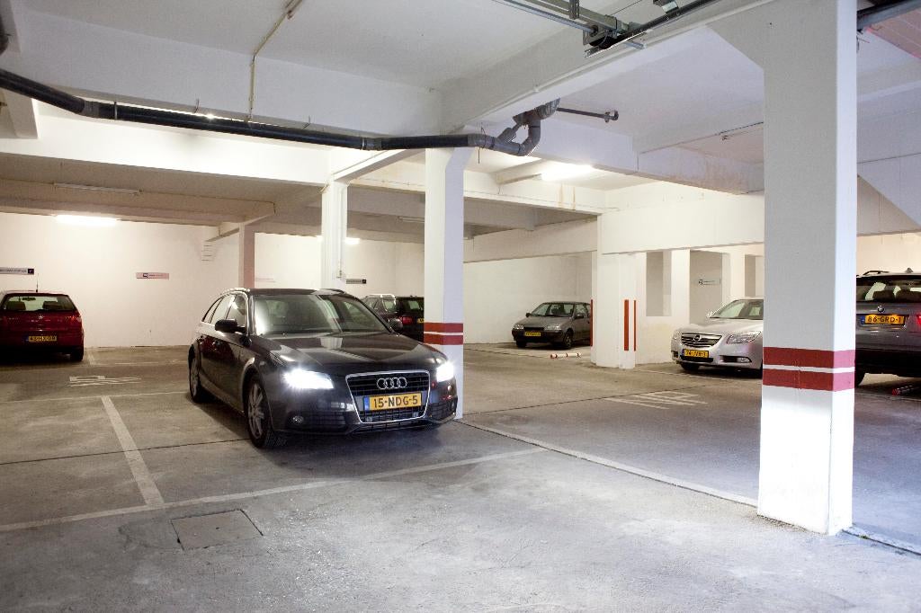 Parkeergarage Haddingedwarsstr. Groningen (Binnenstad), Huizen en Kamers, Garages en Parkeerplaatsen, Groningen