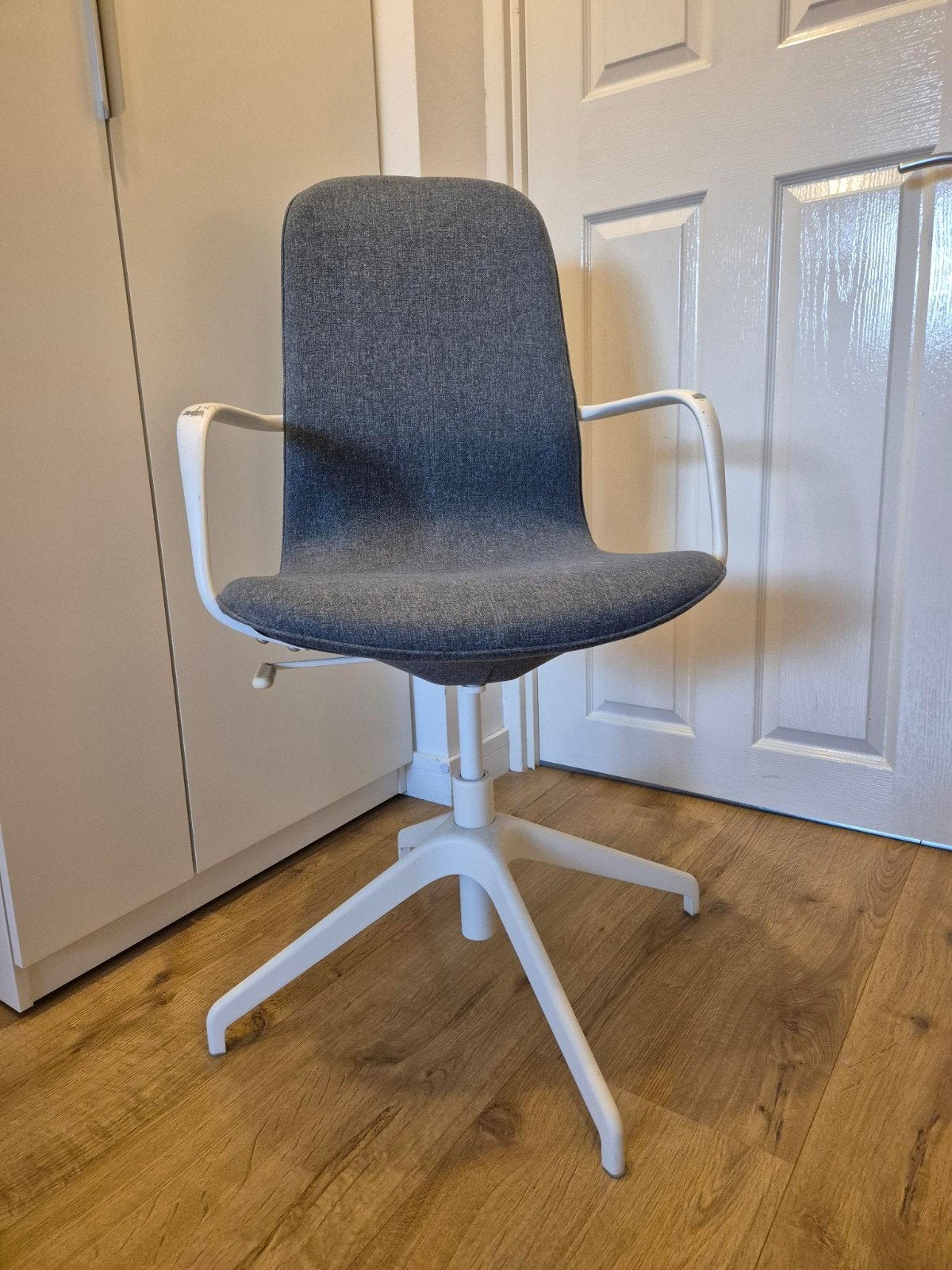 IKEA LÅNGFJÄLL Vergaderstoel met armleuningen, Ophalen, Zo goed als nieuw, Grijs, Bureaustoel