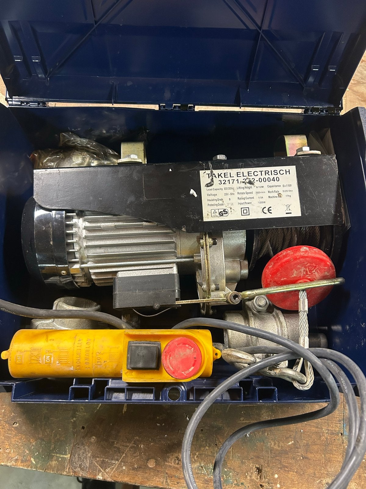 AEG Takel Elektrisch 600/300kg - Zo goed als nieuw, Ophalen, Zo goed als nieuw, Elektrisch