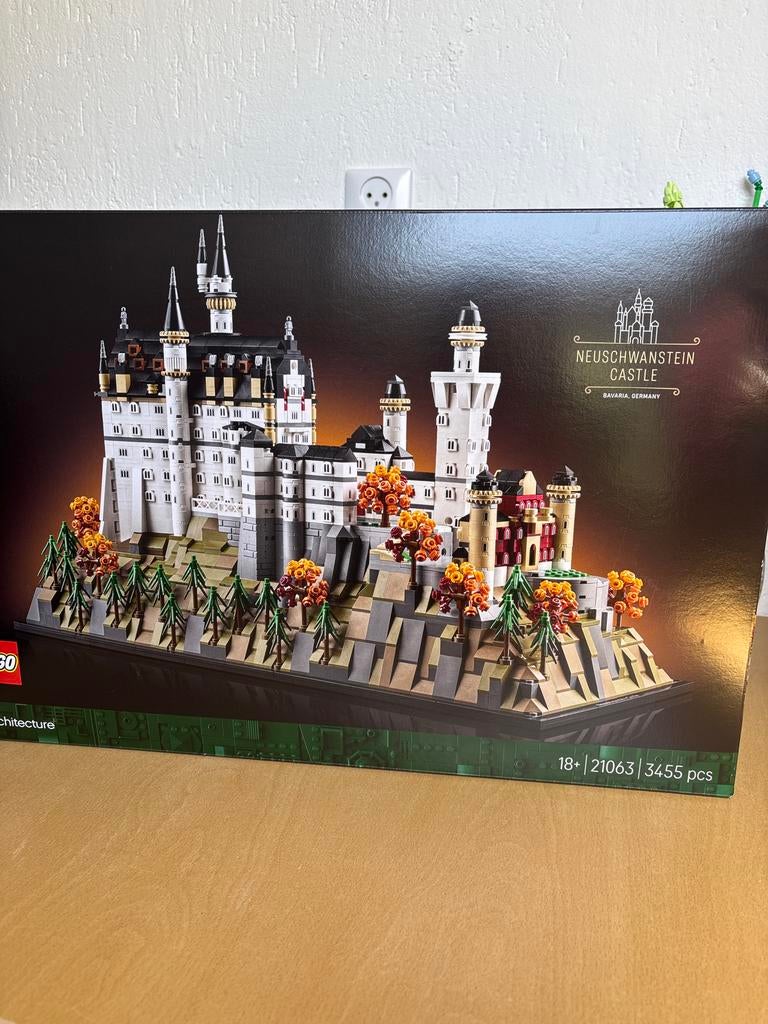 LEGO Architecture Neuschwanstein Kasteel 21063, Ophalen, Zo goed als nieuw