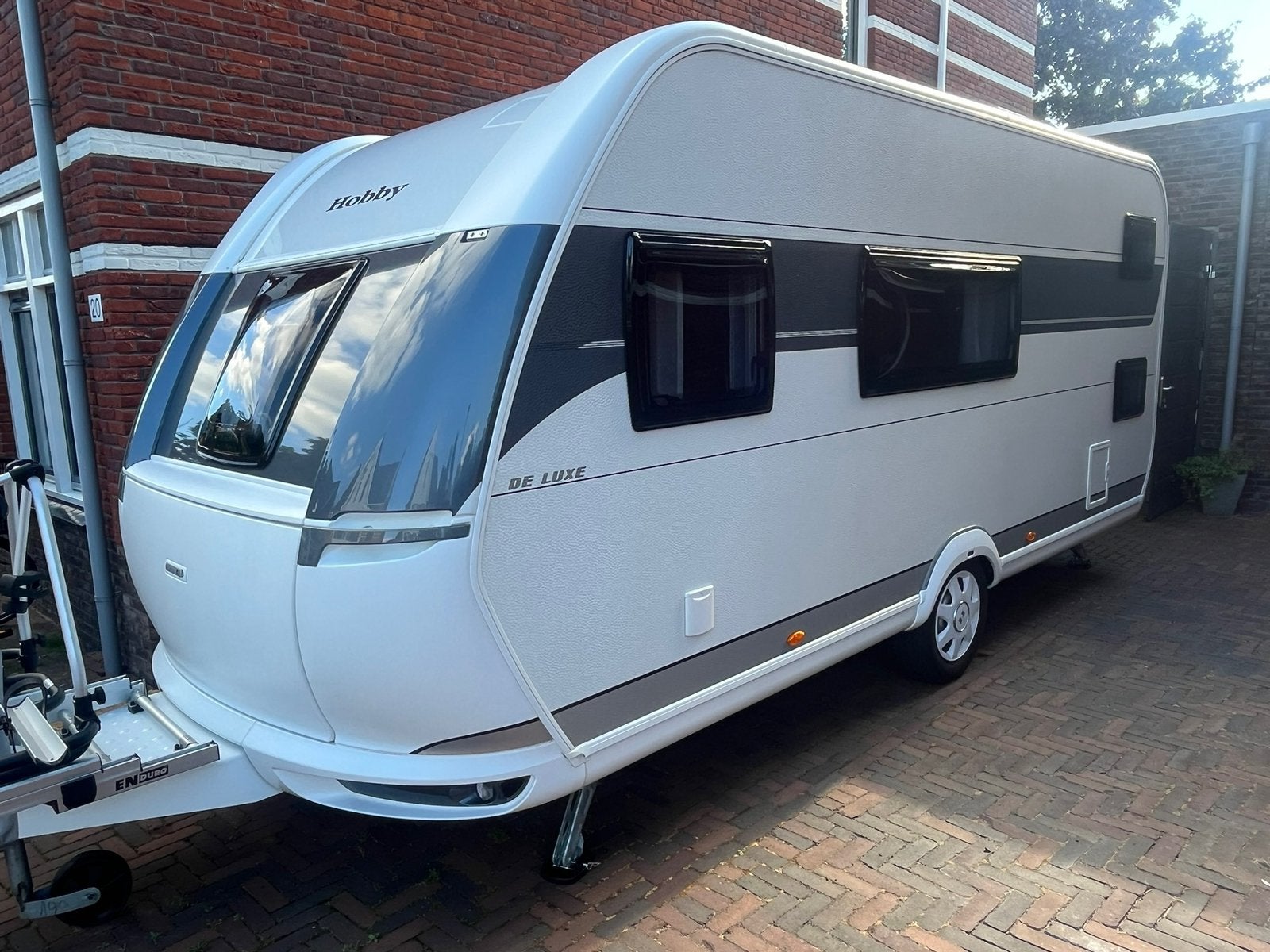 Hobby De Luxe 490 KMF 2024 + mover + voortent +fietsendrager, Standaardzit, Hobby, Schokbreker, Particulier