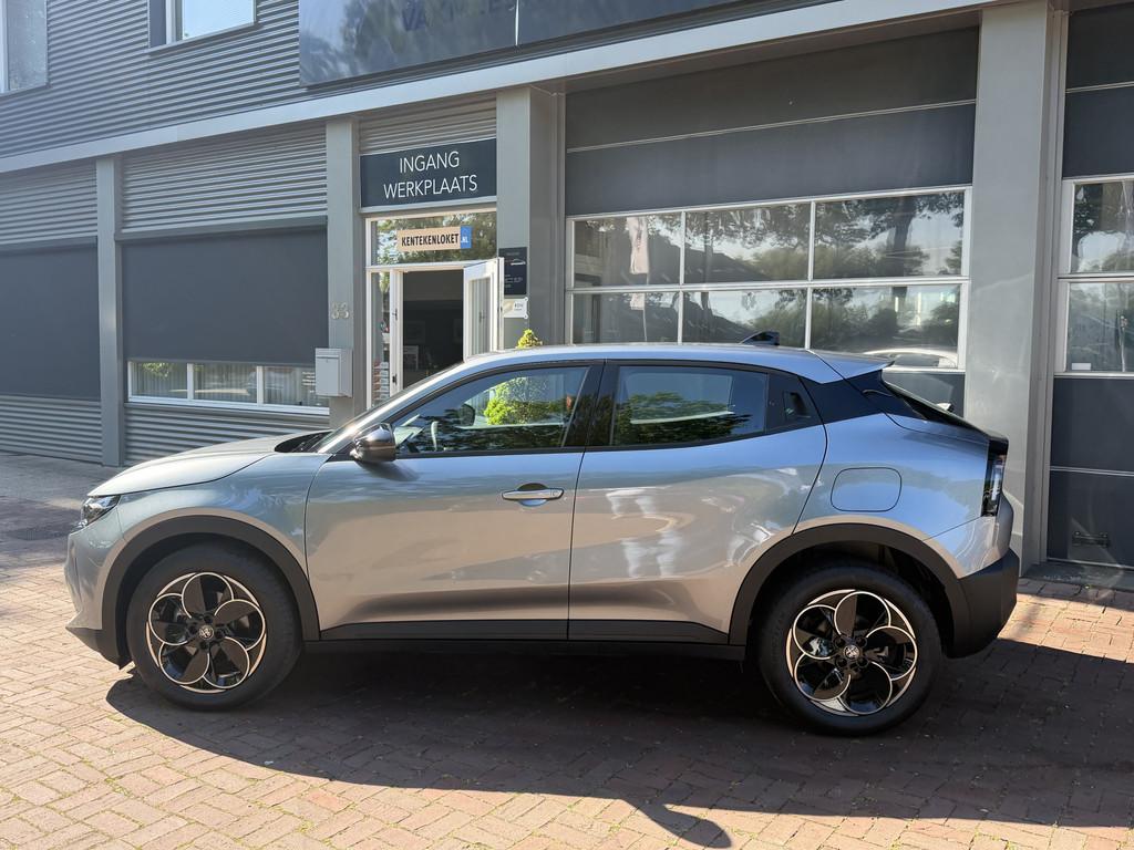 Alfa Romeo Junior Elettrica Speciale 54 kWh | ACC | Clima |, Auto's, Alfa Romeo, Stof, Gebruikt, Zwart, Origineel Nederlands