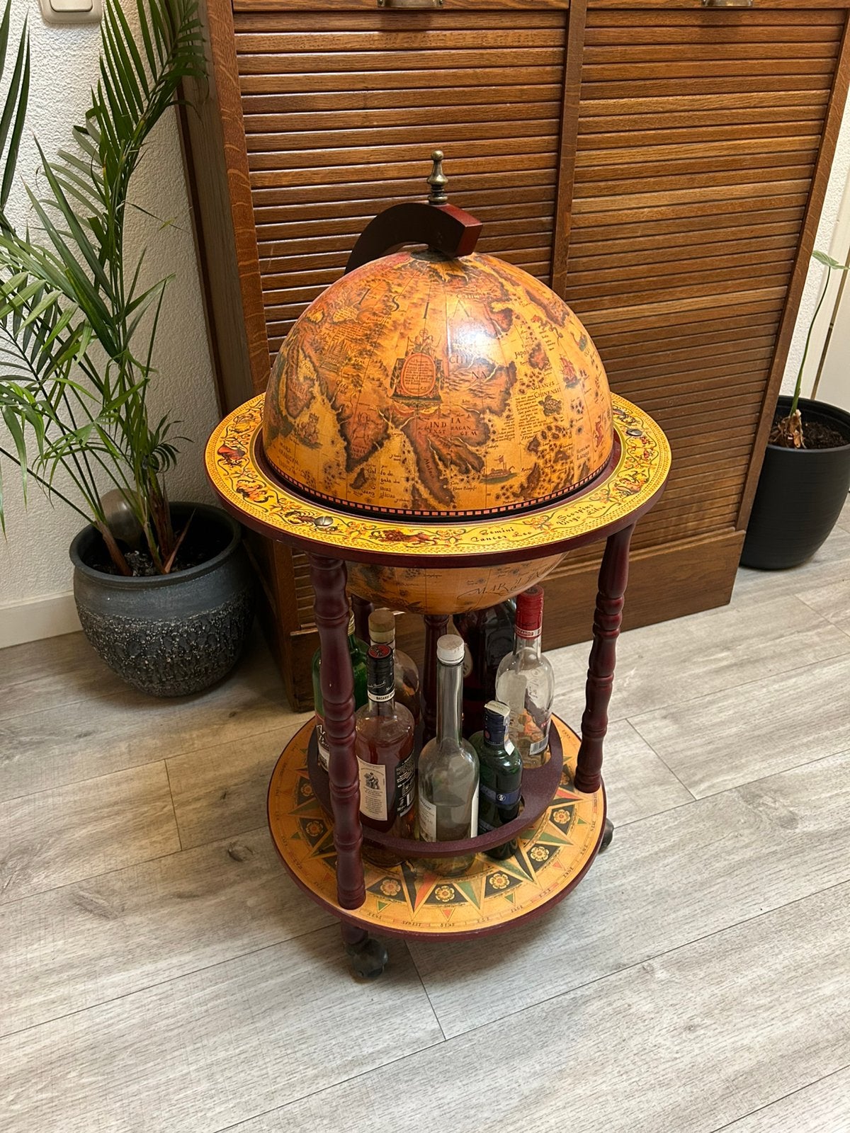 Vintage retro globe bar / drank wereldbol, Huis en Inrichting, Woonaccessoires | Wereldbollen, Ophalen, Zo goed als nieuw