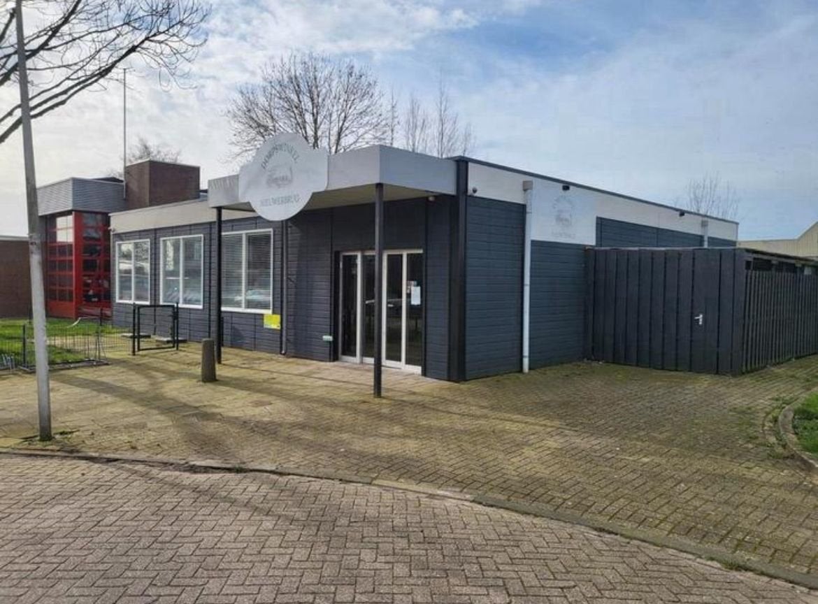 Moderne Bedrijfsruimte met Diverse Mogelijkheden, 200 m², Koop, Winkelruimte