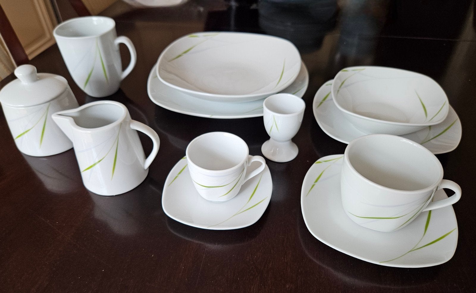 61 delig Porseleinen ontbijt- en diner servies voor 6 person, Ophalen