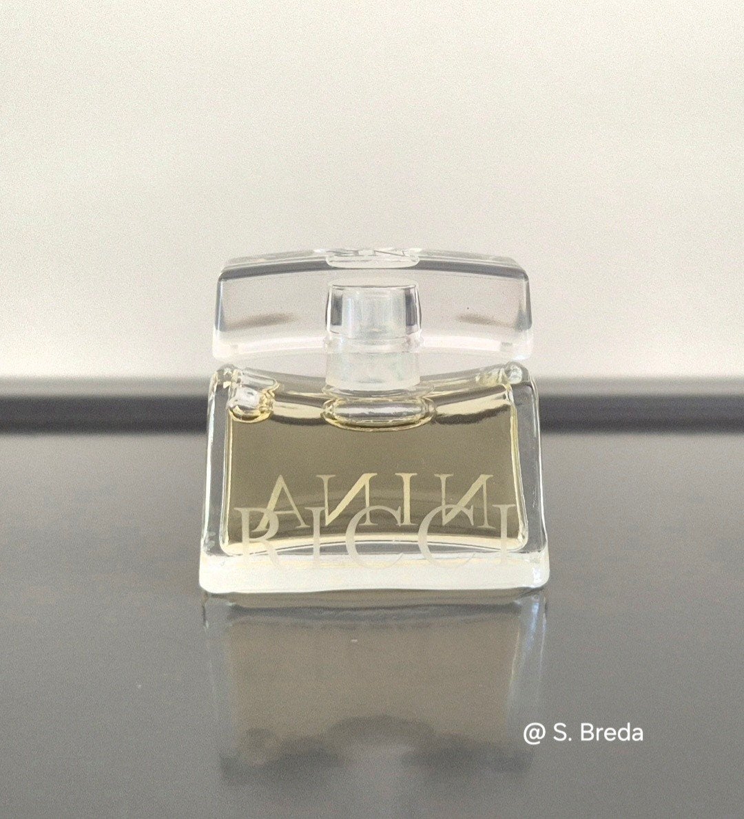 Nina Ricci - Love in Paris - discontinued Miniatuur, Ophalen of Verzenden, Zo goed als nieuw, Miniatuur, Gevuld