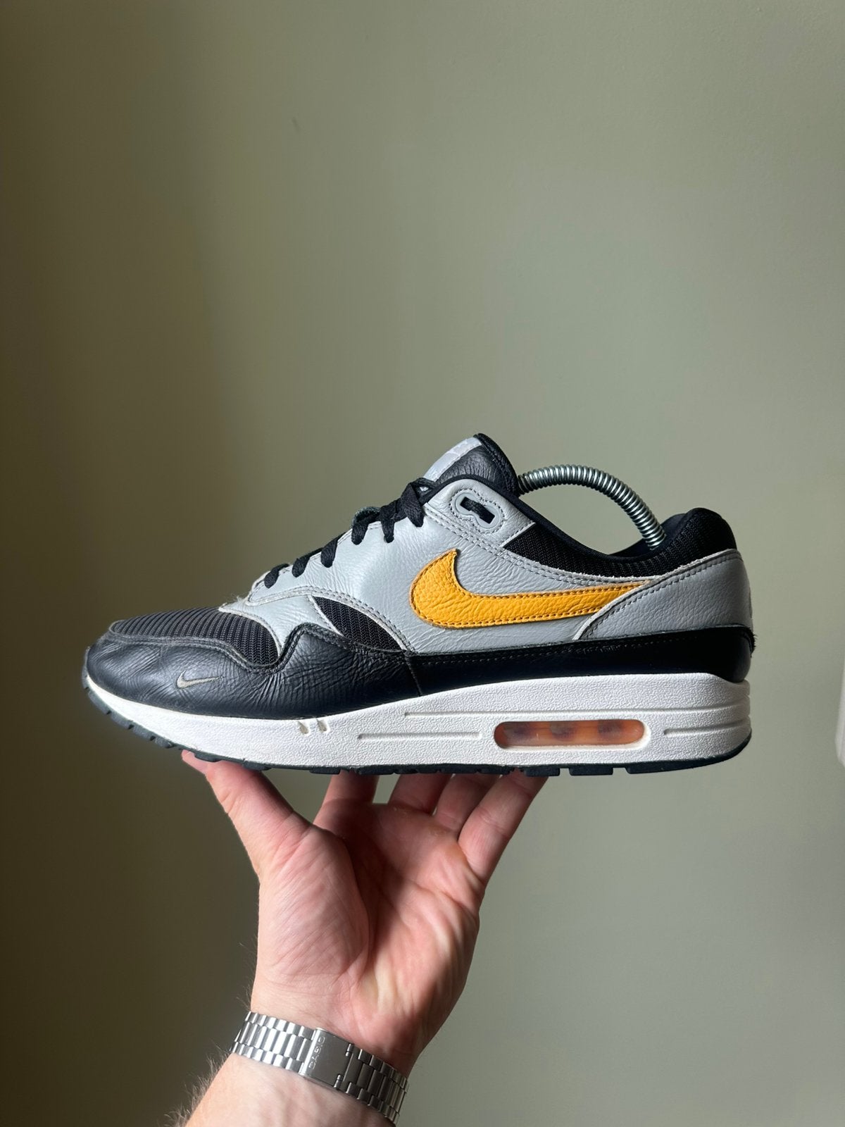 Nike Air Max 1 ID “Yellow Black” / 45,5, Kleding | Heren, Schoenen, Zwart, Ophalen of Verzenden, Sneakers of Gympen, Zo goed als nieuw