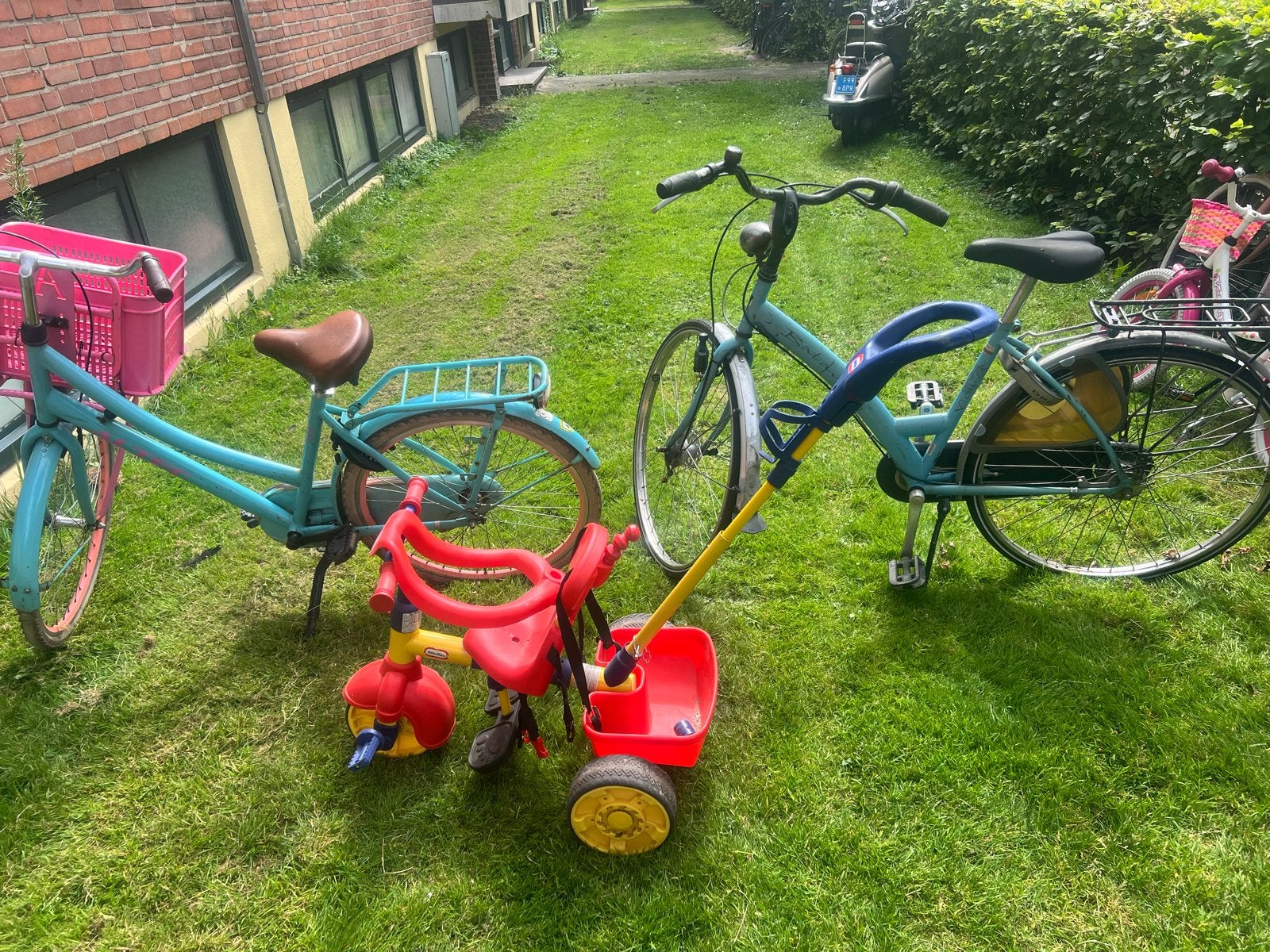 Twee Fietsen en Driewieler Voor 100 Euro, Ophalen, Gebruikt, Terugtraprem, Verstelbare zitting