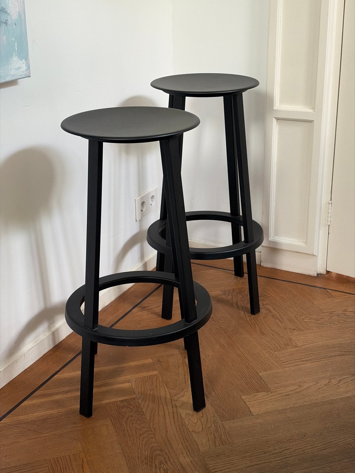 Set van zwarte barkrukken HAY Revolver, Ophalen, Draaibaar, 60 tot 90 cm, Zo goed als nieuw