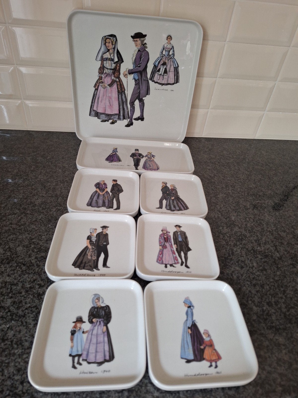 Vintage Gebakstel met Hollandse Klederdracht Afbeeldingen, Verzenden