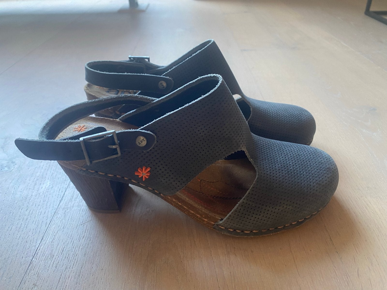 Art Company sandalen met hak - Maat 39, Ophalen of Verzenden, Gedragen, Grijs, Sandalen of Muiltjes