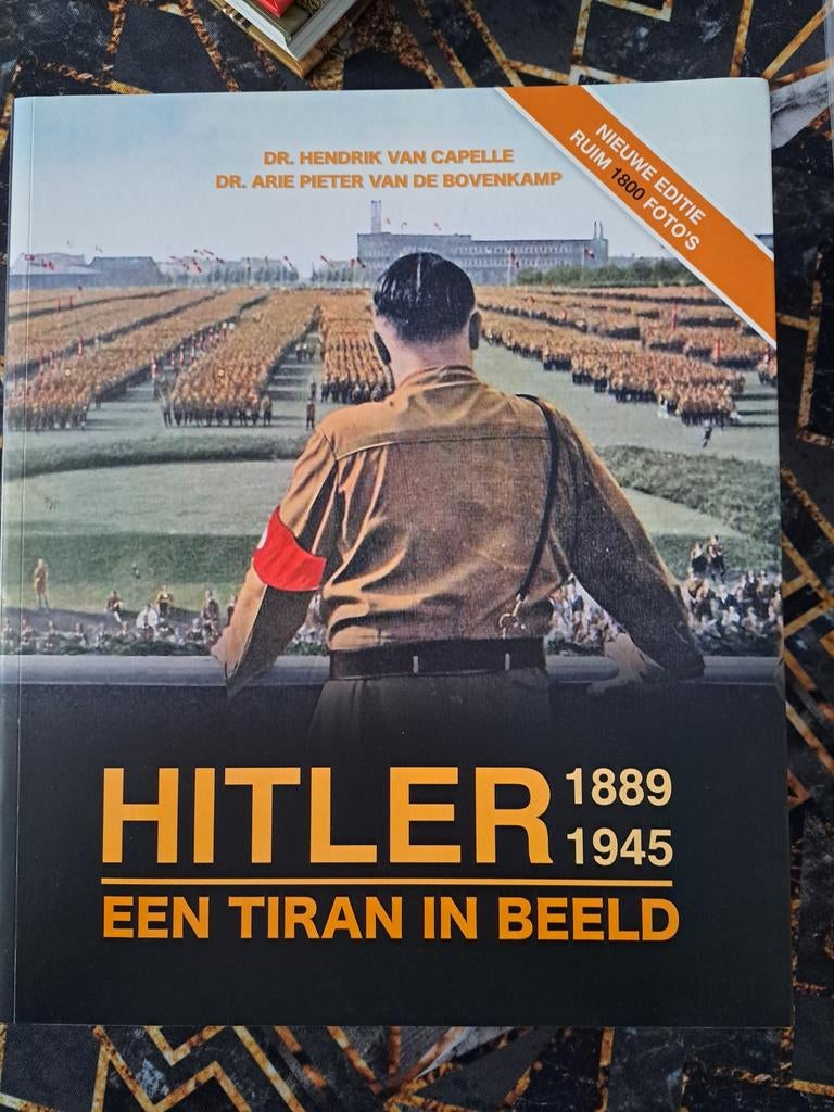 Hitler 1889-1945: Een Tiran in Beeld - Nieuwe Editie, Boeken, Oorlog en Militair, Ophalen of Verzenden