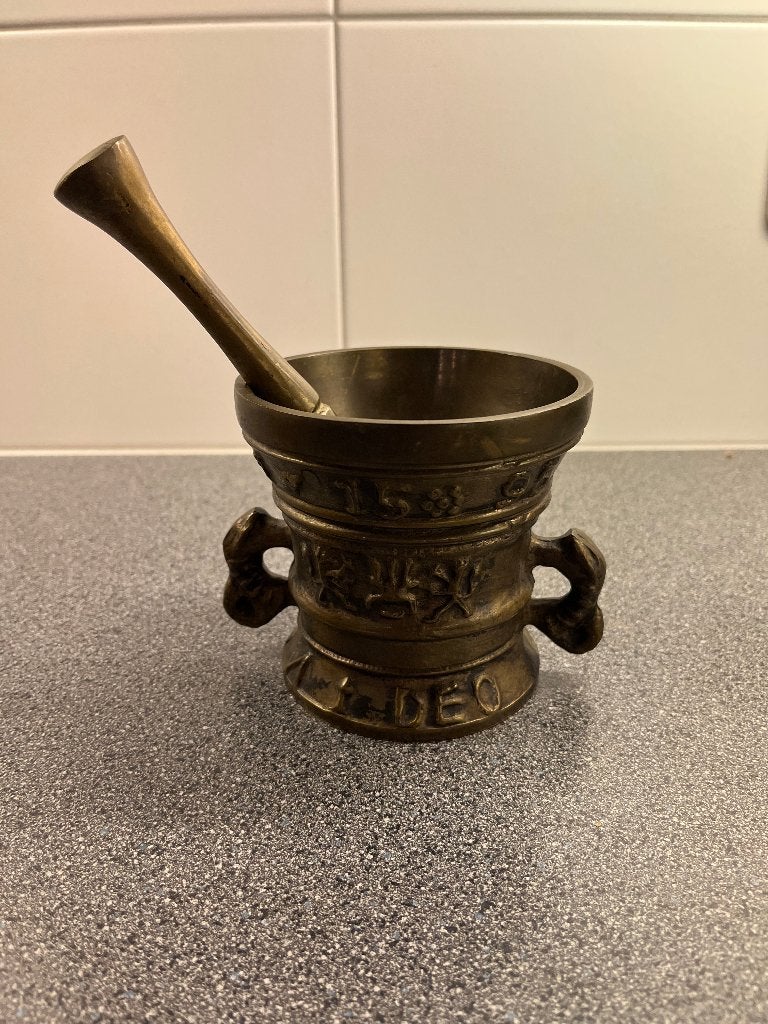 Oude messing/bronzen vijzel met stamper, Ophalen of Verzenden