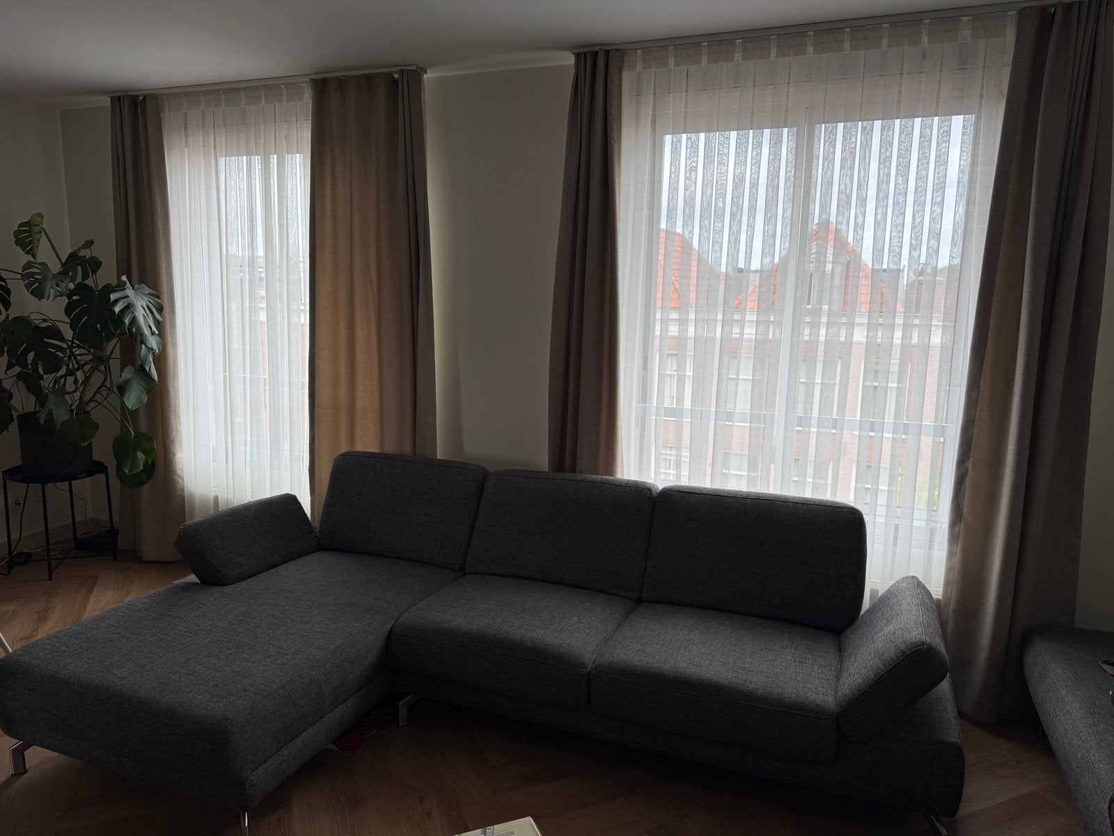 Sofa and footstool, Ophalen, Gebruikt
