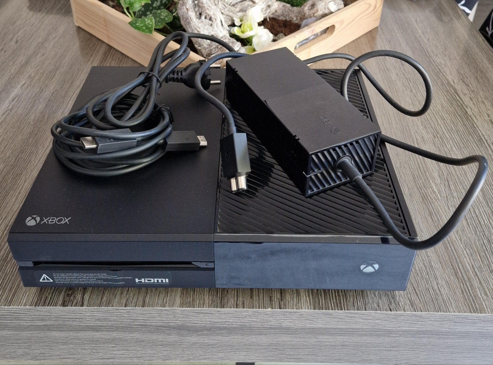 Xbox One 1TB zonder spellen of controllers, Verzenden, Xbox One, Zo goed als nieuw, Zonder controller
