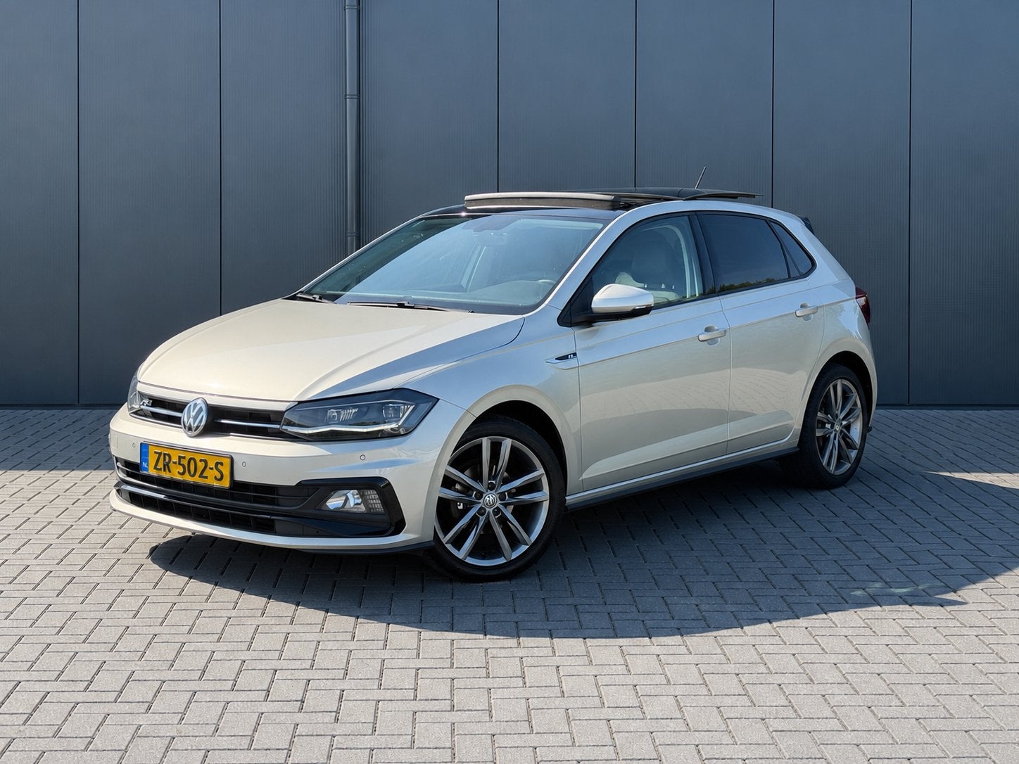 Volkswagen Polo 1.0 TSI|R-Line|DSG|PANO|XENON|NL AUTO/1E EIG, Auto's, 95 pk, Lichtsensor, 49 €/maand, Origineel Nederlands