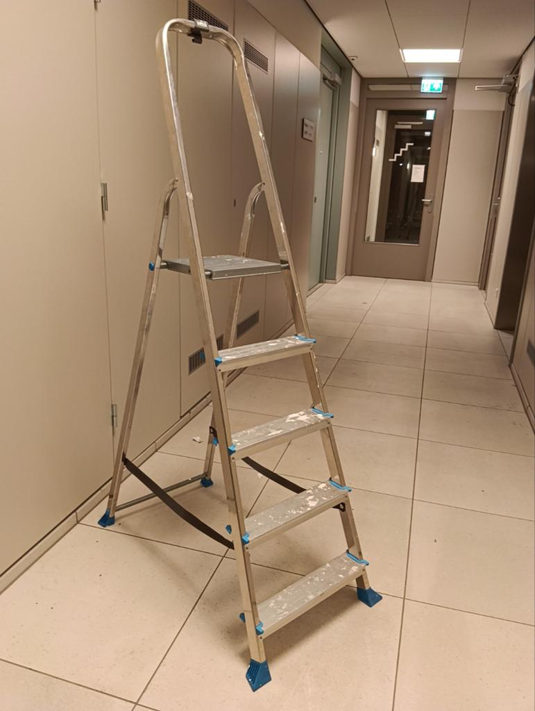 Gamma aluminium trap ladder met 5 treden, Doe-het-zelf en Verbouw, Ladders en Trappen, Ophalen of Verzenden, Gebruikt, Trap, Minder dan 2 meter