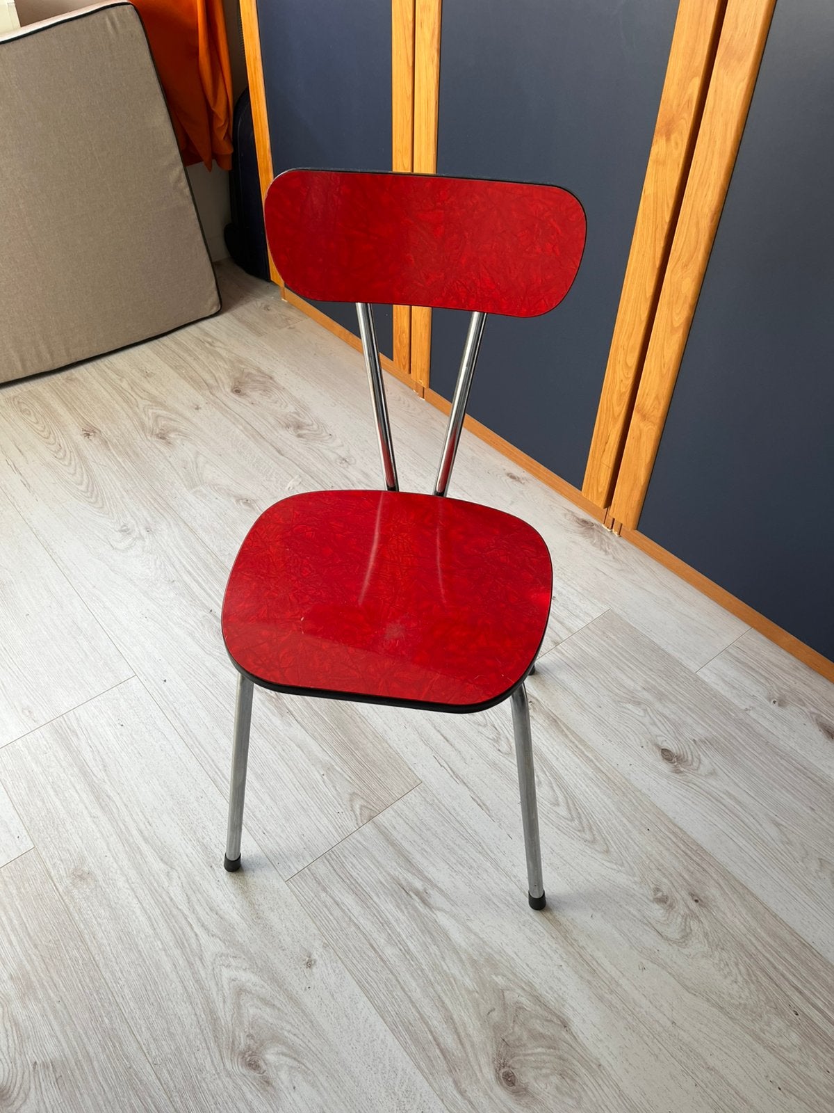 Formica disignstoel, Ophalen