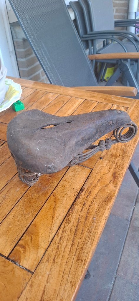 Lepper zadel oud onderdelen, Ophalen of Verzenden, Gebruikt, Oldtimerfiets, Zadel