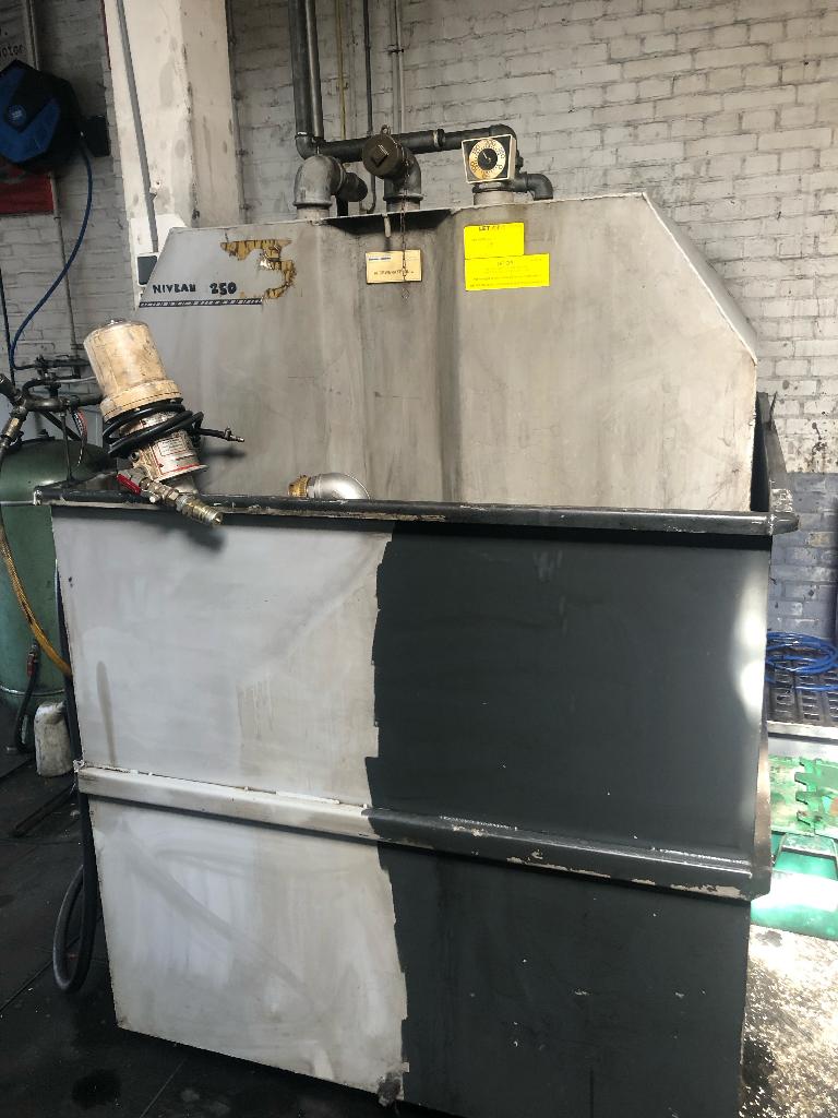 Afgewerkte olietank dubbelwandig 2500L inc pomp voor garage, Auto diversen, Ophalen, Gebruikt