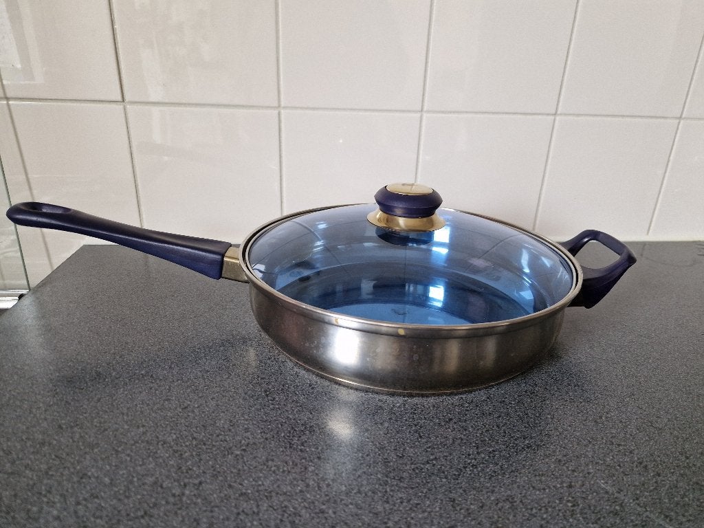 Hapjespan met een glazen deksel, Ophalen of Verzenden, Zo goed als nieuw, Glas, Pot, Bus of Blik