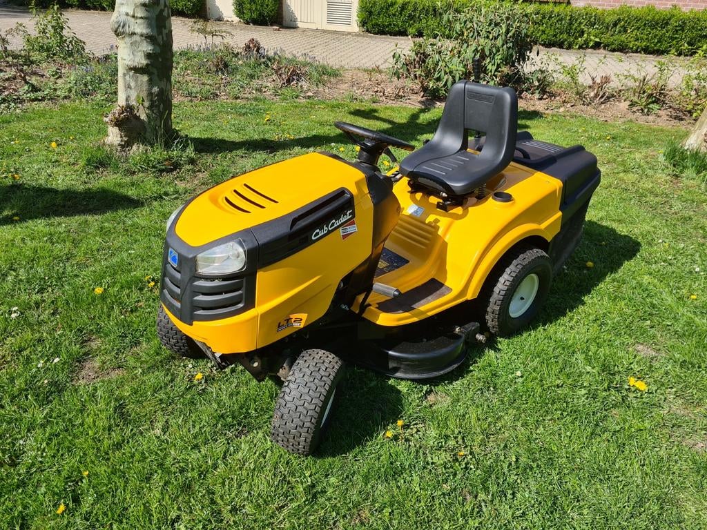 Cub Cadet Zitmaaier LT2 nr92- Krachtig en Efficiënt, Tuin en Terras, Zitmaaiers, Ophalen, Gebruikt, Cub Cadet, 90 tot 120 cm