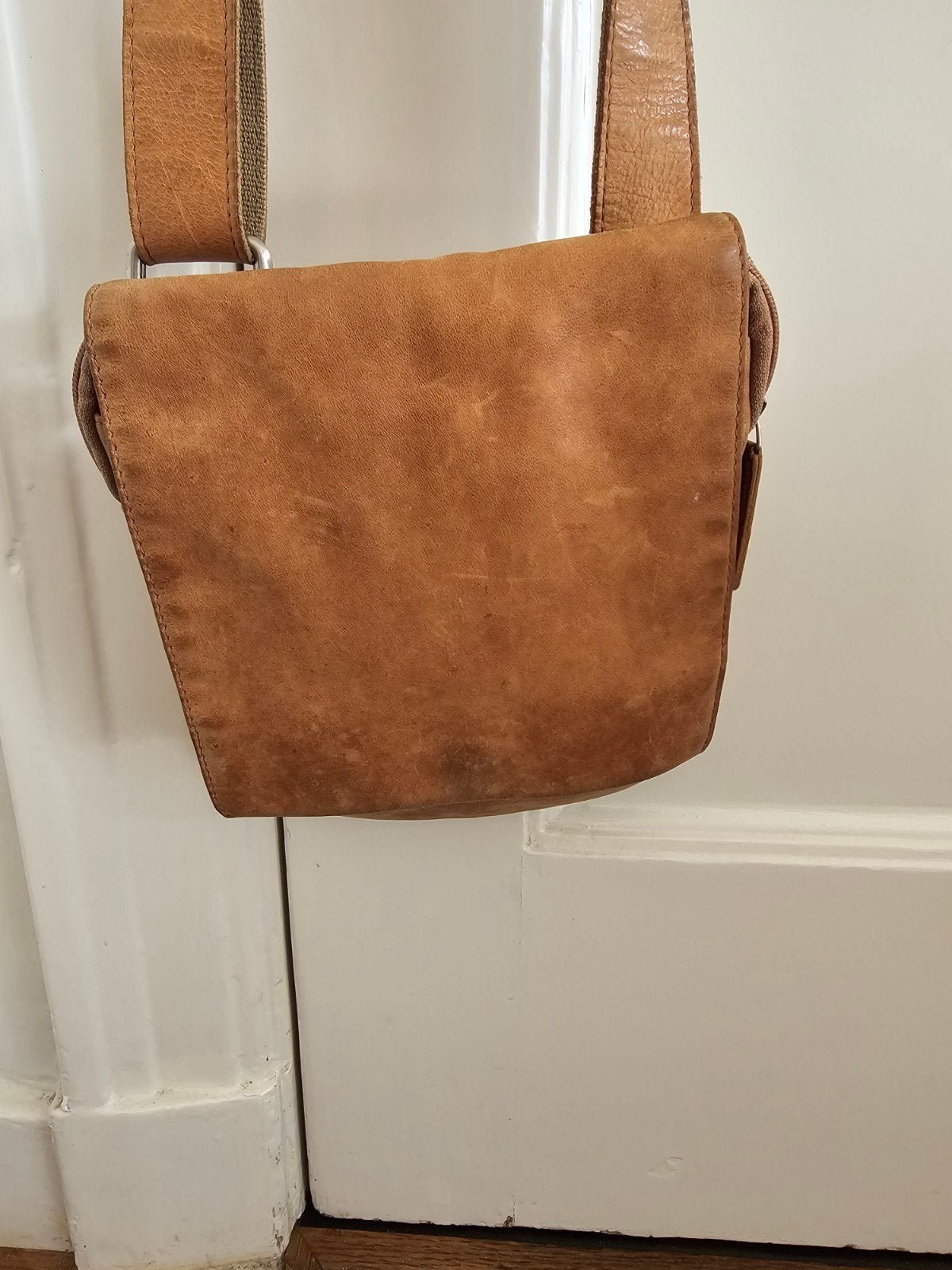 Nubuk leer naturel crossover tasje met ritsvakken, Ophalen of Verzenden, Gebruikt, Beige, Schoudertasje