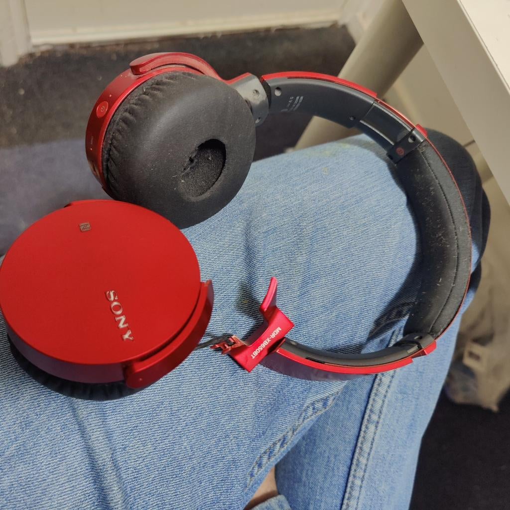 Werkende Sony MDR-XB650BT met schade – voor onderdelen, Ophalen, Gebruikt, Op oor (supra aural), Draadloos
