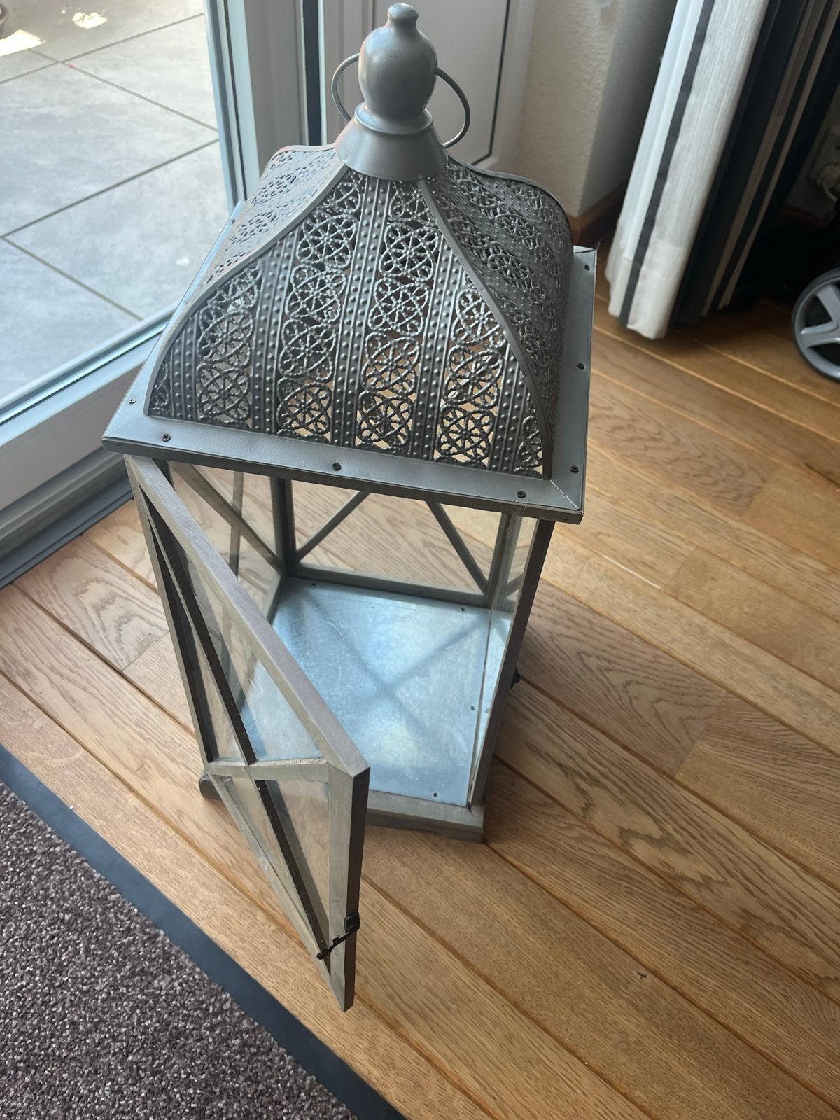 Decoratieve stande of hangende Lantaarn met glas 67 hoog, Ophalen, Gebruikt, Lantaarn, Metaal
