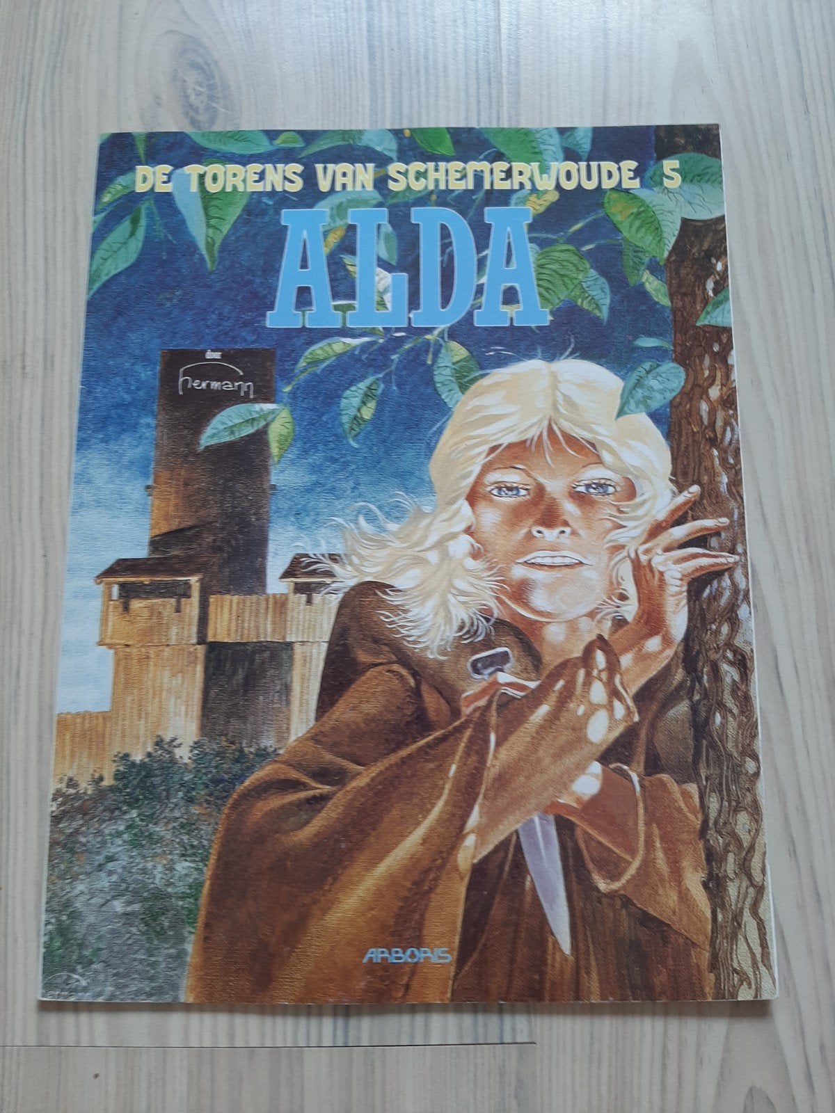 De Torens van Schemerwoude 5 - Alda (Hermann), Boeken, Eén stripboek, Ophalen of Verzenden, Gelezen, Hermann
