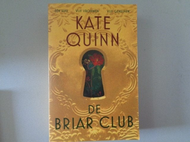 De Briar Club - Kate Quinn, Boeken, Romans, Zo goed als nieuw, Amerika, Ophalen of Verzenden