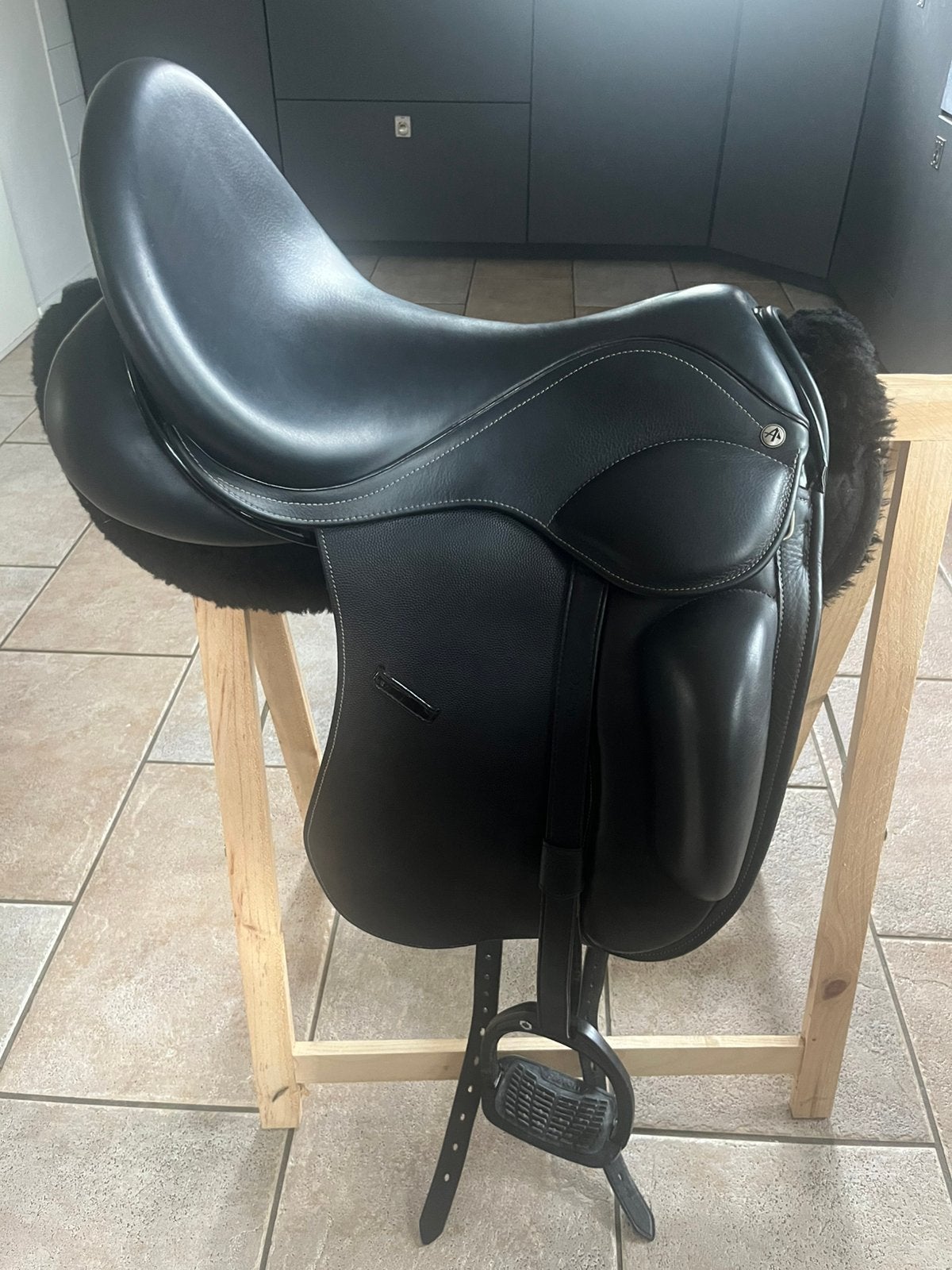 Anatomica cynus S-line dressuurzadel, Dieren en Toebehoren, Paarden en Pony's | Zadels, Ophalen of Verzenden, Zo goed als nieuw
