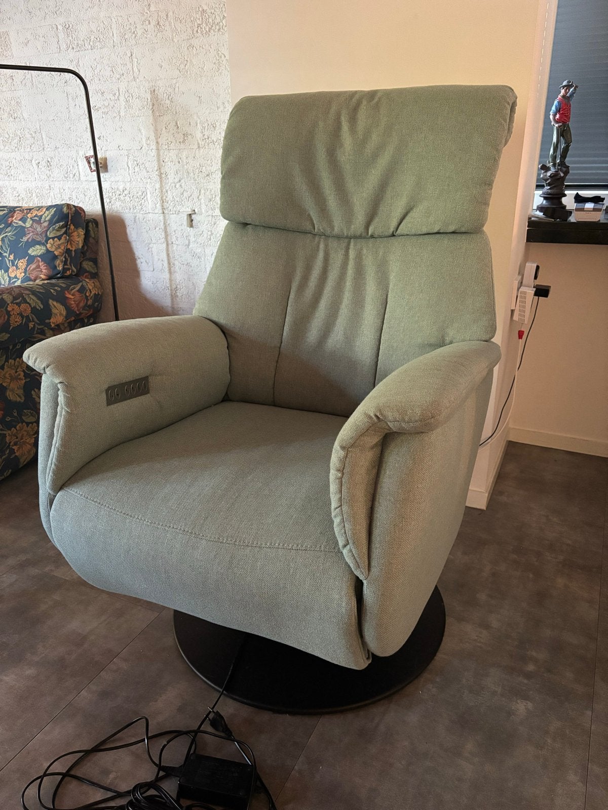 Prominent lichtgroene relaxfauteuil met draaivoet, Ophalen, Overige kleuren, Zo goed als nieuw, Eén